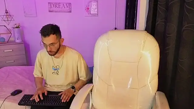 annie_and_ryan's cam snapshot