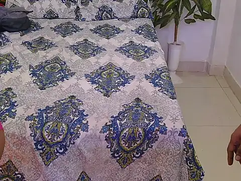 Lovelyy-couple's cam snapshot