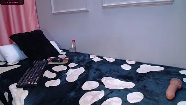 monsterholes's cam snapshot