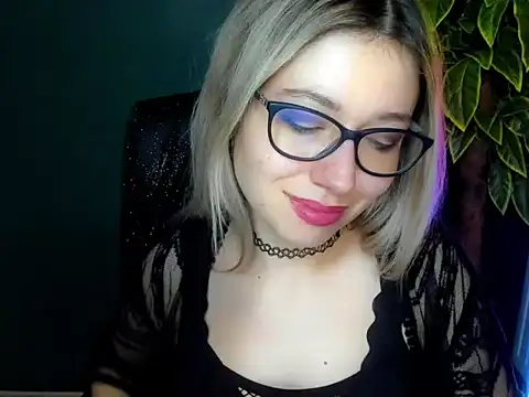 loveHeidi's cam snapshot