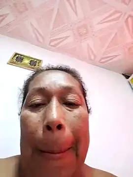 Naomi-Mature's cam snapshot