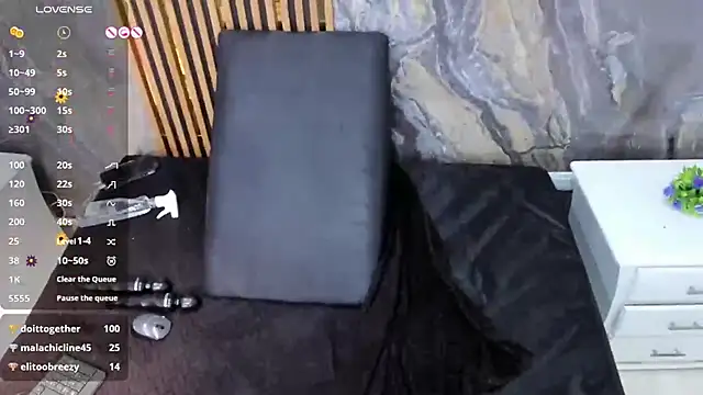 LauraSaenz01's cam snapshot