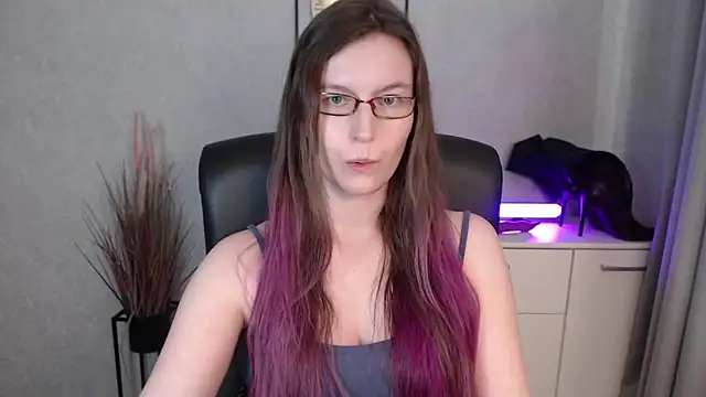 emmaxDelight's cam snapshot