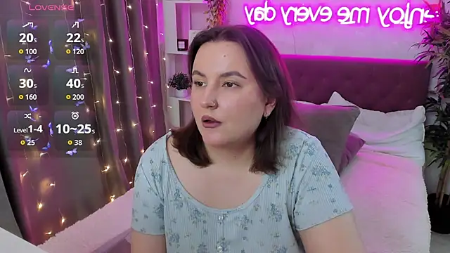 FeralPeach's cam snapshot