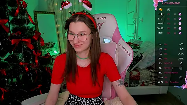 LinaBlossom_'s cam snapshot