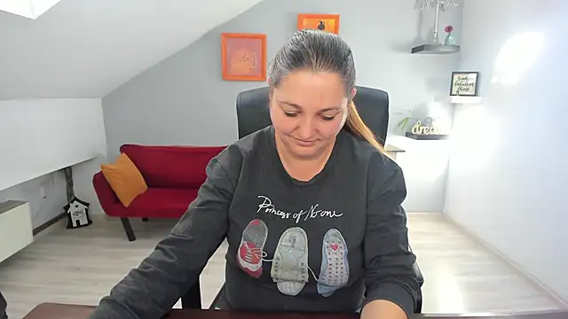 LollaGirl's cam snapshot