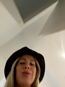 streetdoll live sex cam