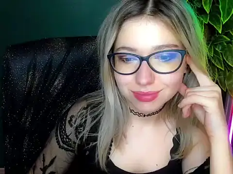 loveHeidi's cam snapshot