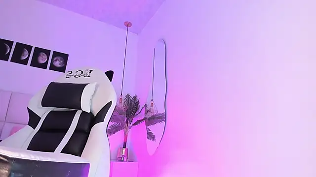 Brittany_cute18's cam snapshot