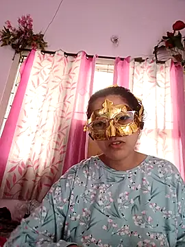 thanusi_2's cam snapshot