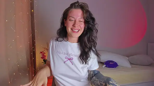 MiaKhallirae's cam snapshot