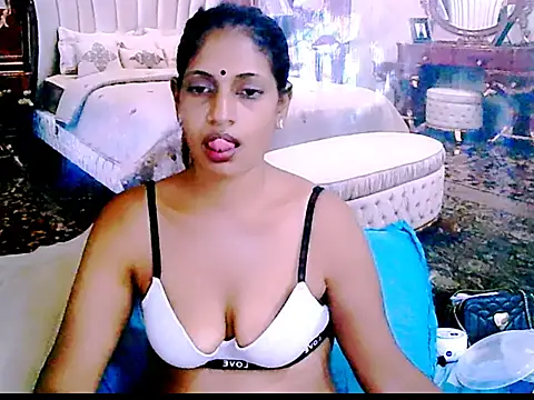 IndianHunnie69's cam snapshot