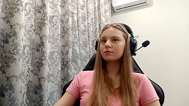 CrackShirker's cam snapshot