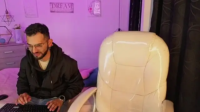 annie_and_ryan's cam snapshot