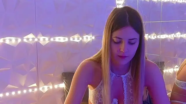 Aishha_'s cam snapshot