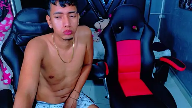 darwinandbrayann's cam snapshot