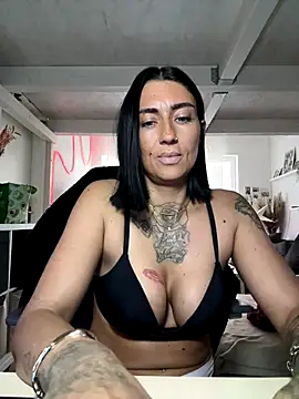 IntiMia live sex cam