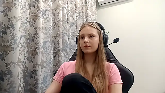 CrackShirker's cam snapshot