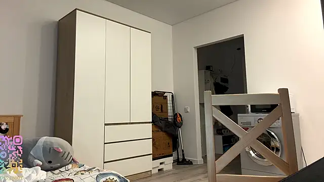 WhiteNoiseJoy's cam snapshot