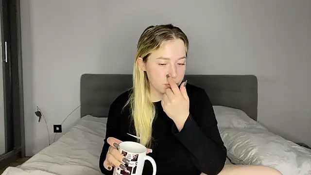 Embersweetbunny's cam snapshot