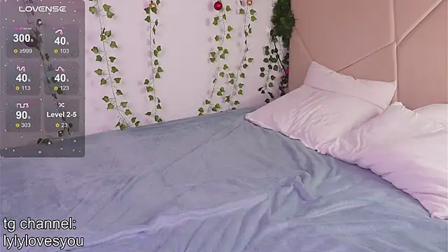 lylylovesyou's cam snapshot