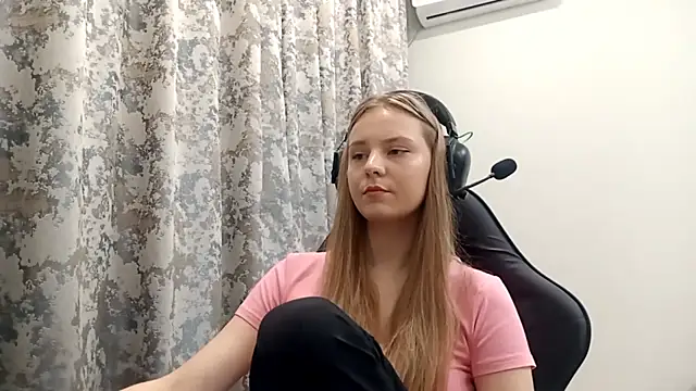 CrackShirker's cam snapshot