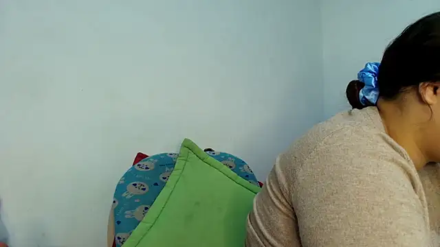 luisahot_9727's cam snapshot