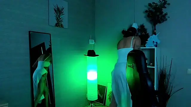 O1d_Lady's cam snapshot