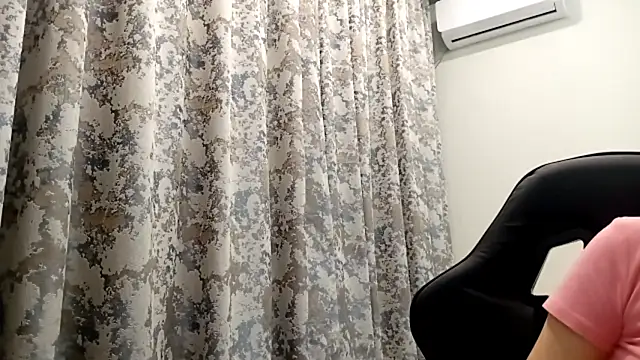 CrackShirker's cam snapshot