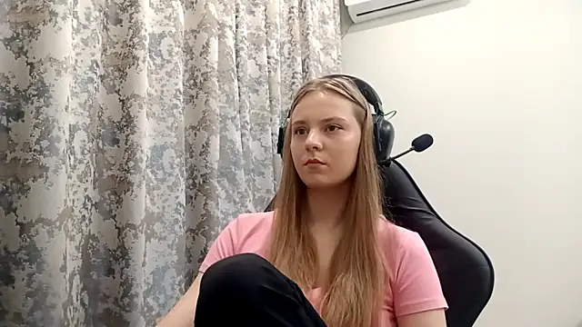 CrackShirker's cam snapshot