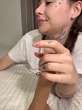 fuckdoll_18's cam snapshot