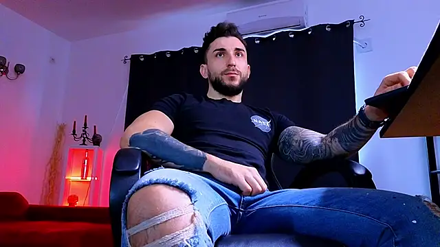 MightyAaron66 live sex cam