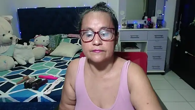 pervert_mommy_'s cam snapshot