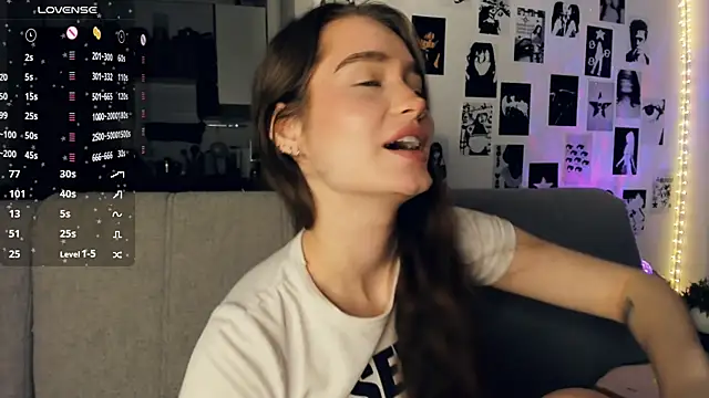 lovelyalivia live sex cam