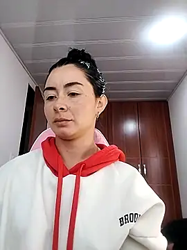 NathyMilf_'s cam snapshot