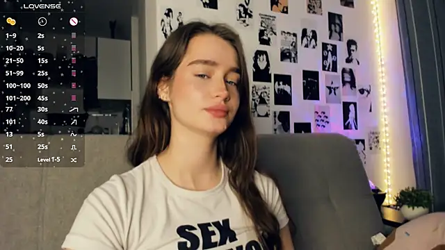 lovelyalivia's cam snapshot