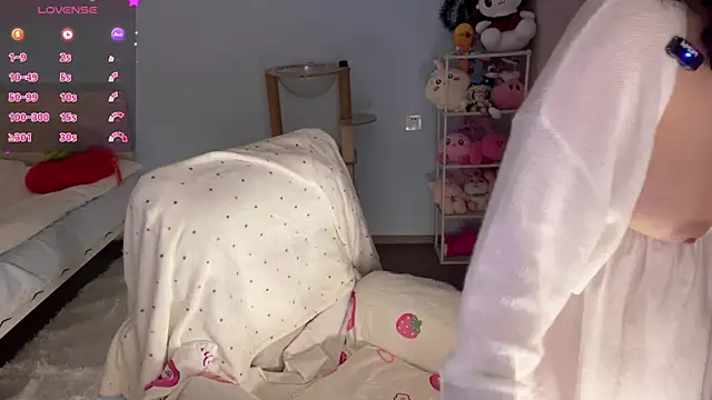 Kittenfishing's cam snapshot