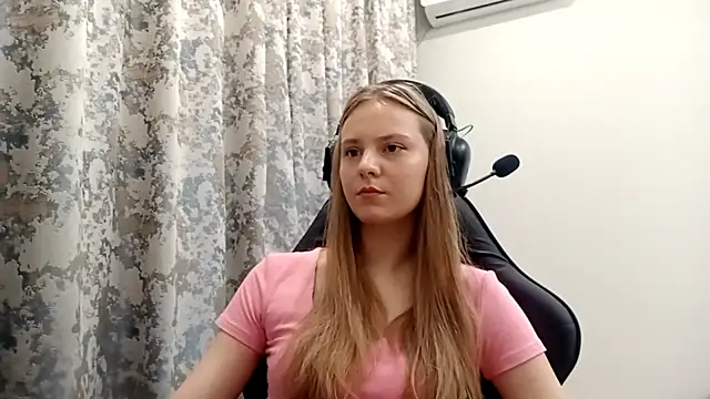 CrackShirker's cam snapshot