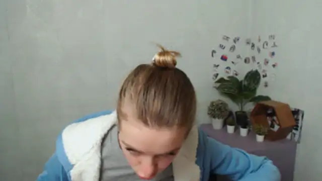 AliceFlirtt_'s cam snapshot