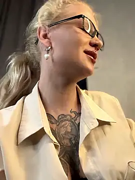 TeaseKitten-'s cam snapshot