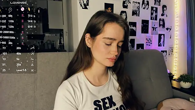 lovelyalivia's cam snapshot