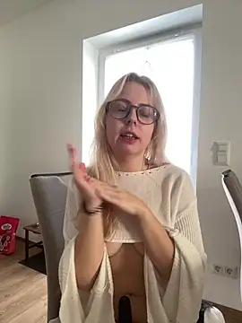 Livewithlucy live sex cam