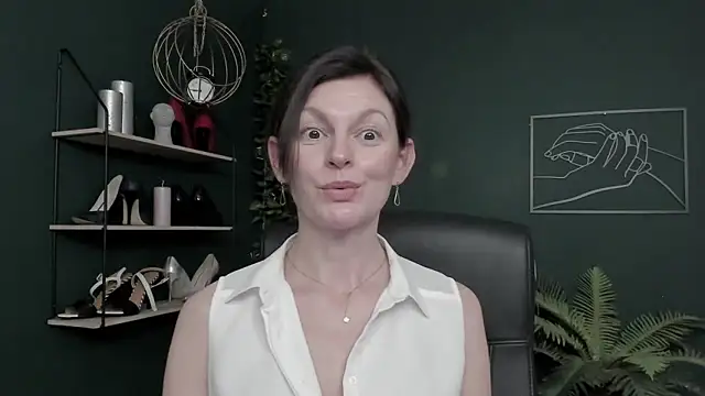 VivianWILD's cam snapshot