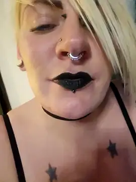 PinkTheHawk's cam snapshot