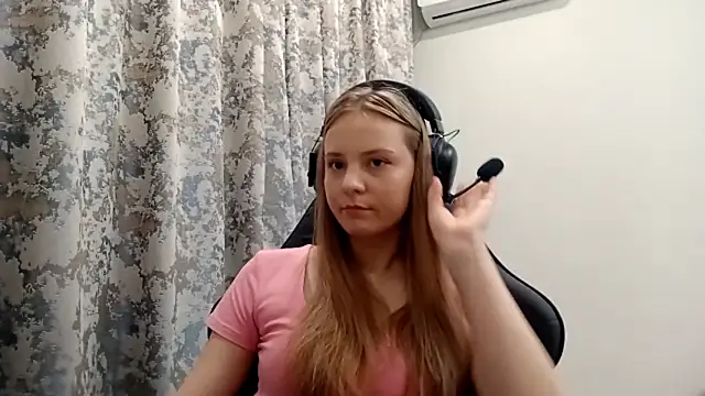 CrackShirker's cam snapshot