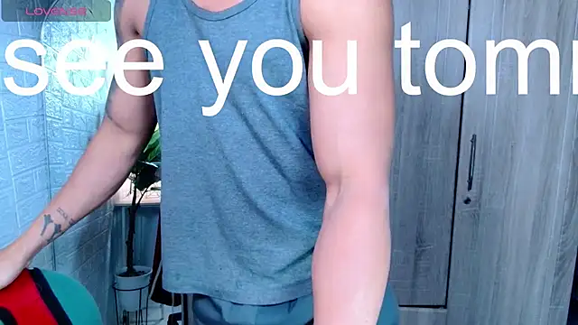 PinooyMilker live sex cam