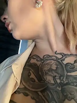 TeaseKitten-'s cam snapshot