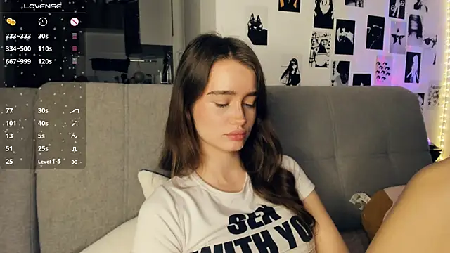 lovelyalivia's cam snapshot