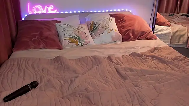 EllaRosss's cam snapshot