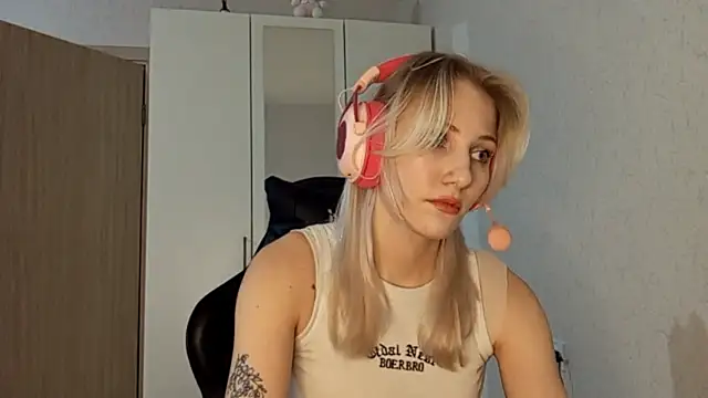 FoxySable's cam snapshot